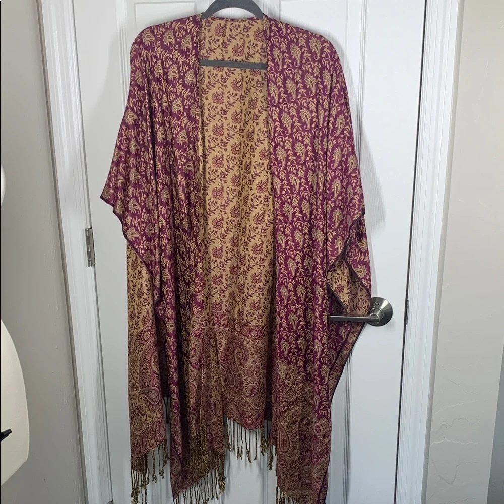 Reversible shawl/ kimono style magenta and gold paisley print